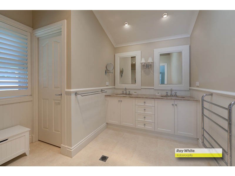 16 Carnoustie Court, Indooroopilly QLD 4068