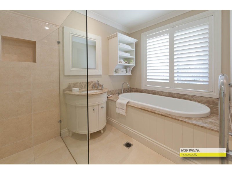 16 Carnoustie Court, Indooroopilly QLD 4068