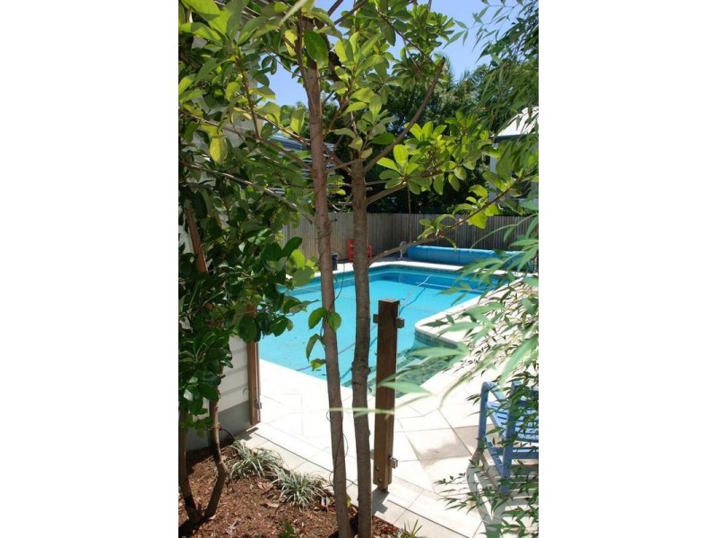 18 Neulans Road, Indooroopilly QLD 4068