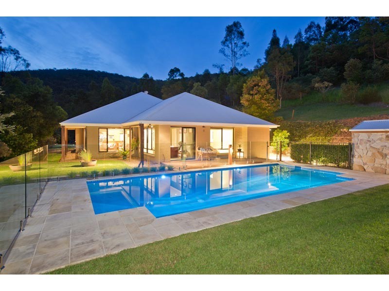 1 Millbrook Drive, Pullenvale QLD 4069