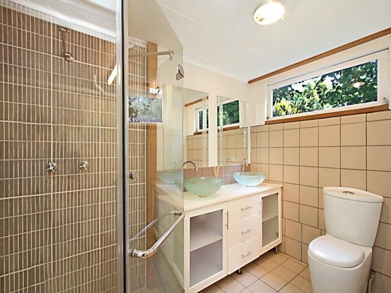 33 Newcomen Street, Indooroopilly QLD 4068