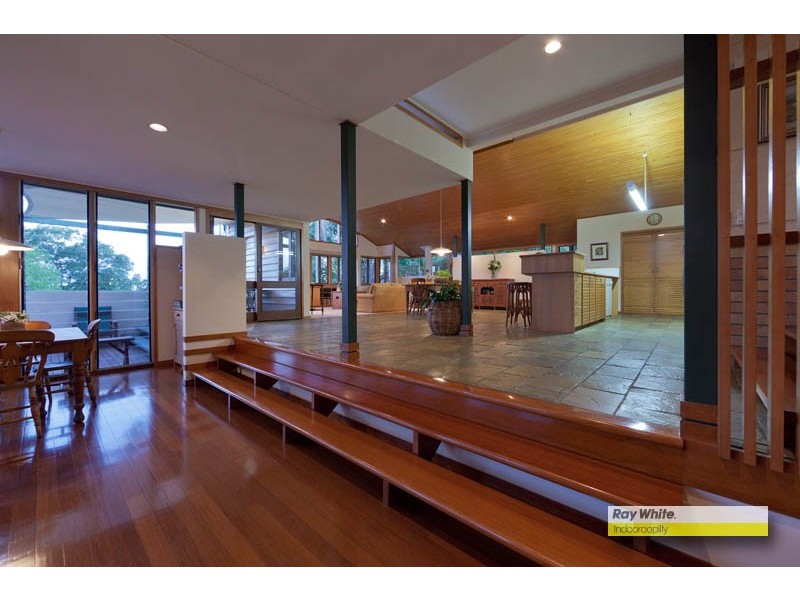 10 Carnoustie Court, Indooroopilly QLD 4068