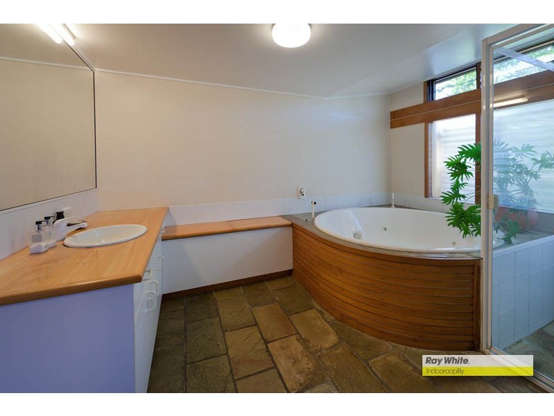 10 Carnoustie Court, Indooroopilly QLD 4068