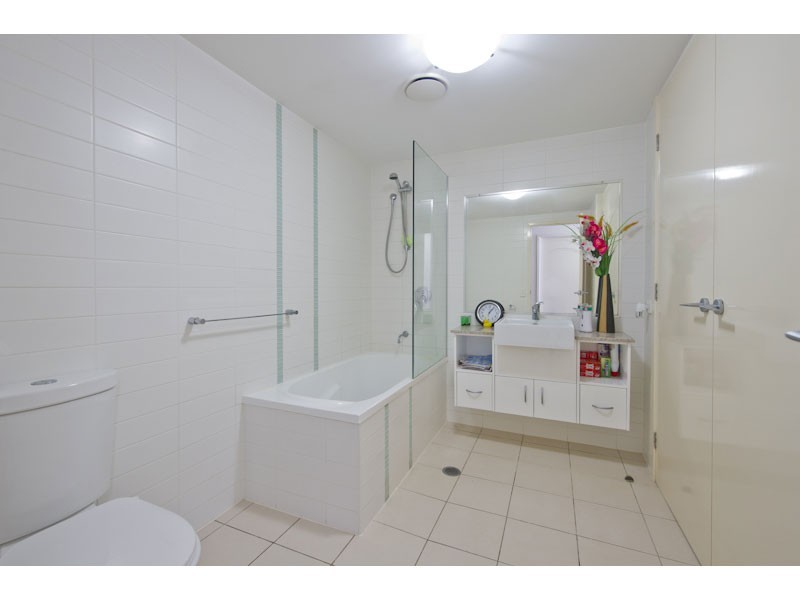 1/95 Clarence Road, Indooroopilly QLD 4068