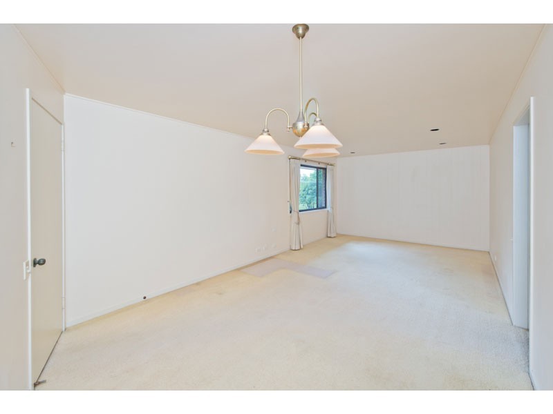 6 Dyer Street, Chapel Hill QLD 4069