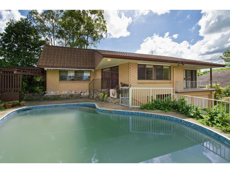 6 Dyer Street, Chapel Hill QLD 4069