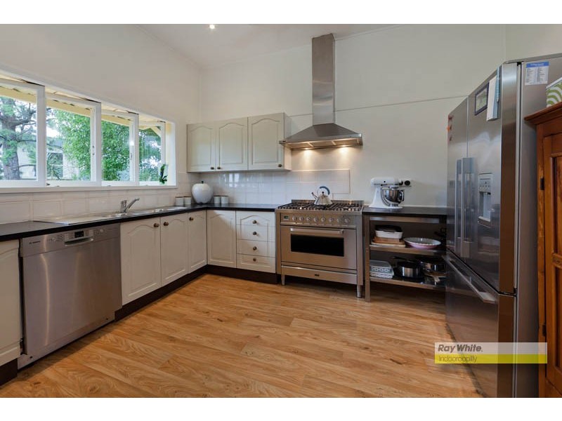 102 Stanley Terrace, Taringa QLD 4068