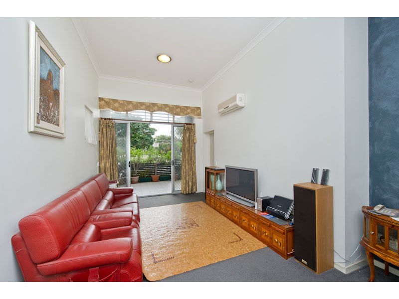 1/12 Belgrave Road, Indooroopilly QLD 4068