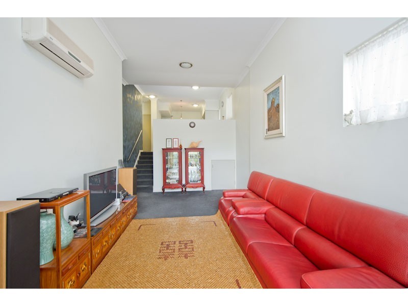 1/12 Belgrave Road, Indooroopilly QLD 4068