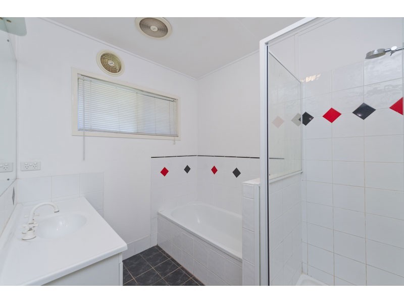23 Euree Street, Kenmore QLD 4069