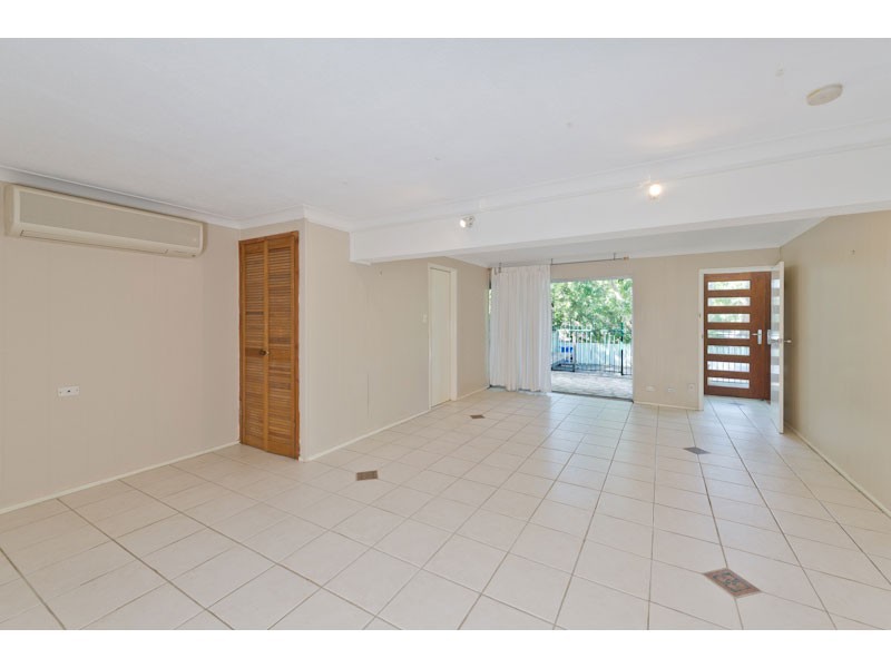 23 Euree Street, Kenmore QLD 4069
