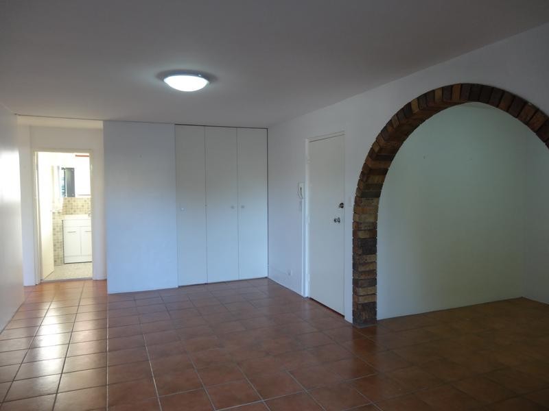 2/15 Cecil Street, Indooroopilly QLD 4068