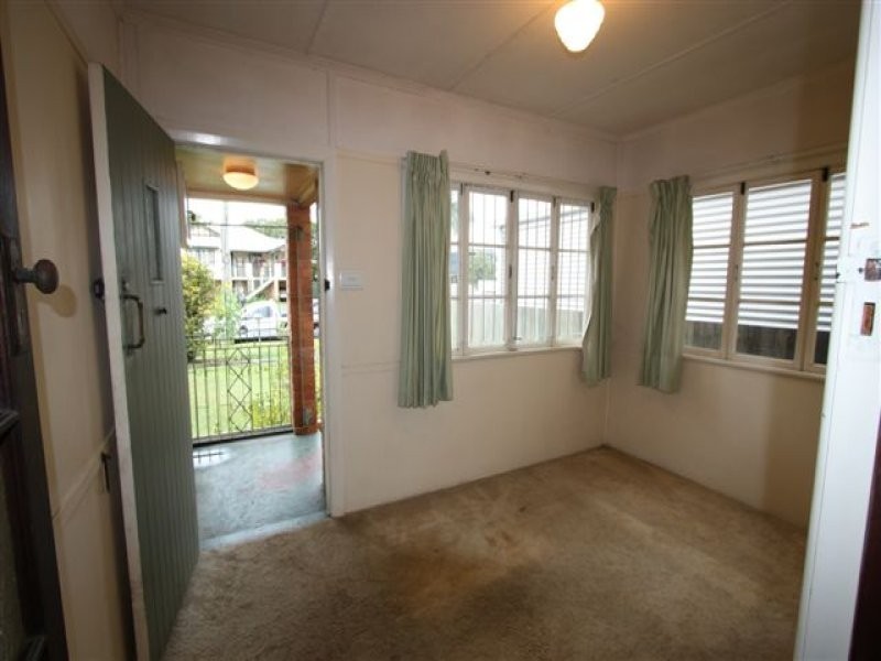 83 Long Street West, Graceville QLD 4075