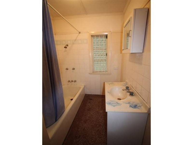 83 Long Street West, Graceville QLD 4075