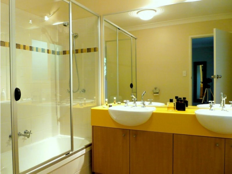 63 Dumbarton Drive, Kenmore QLD 4069