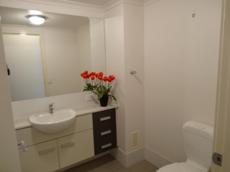 19/8-12 Belgrave Road, Indooroopilly QLD 4068