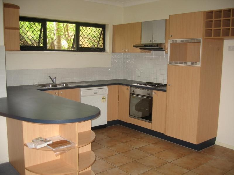 8/122 Central Avenue, Indooroopilly QLD 4068