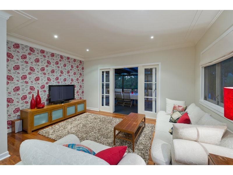 6 Handel Street, Indooroopilly QLD 4068