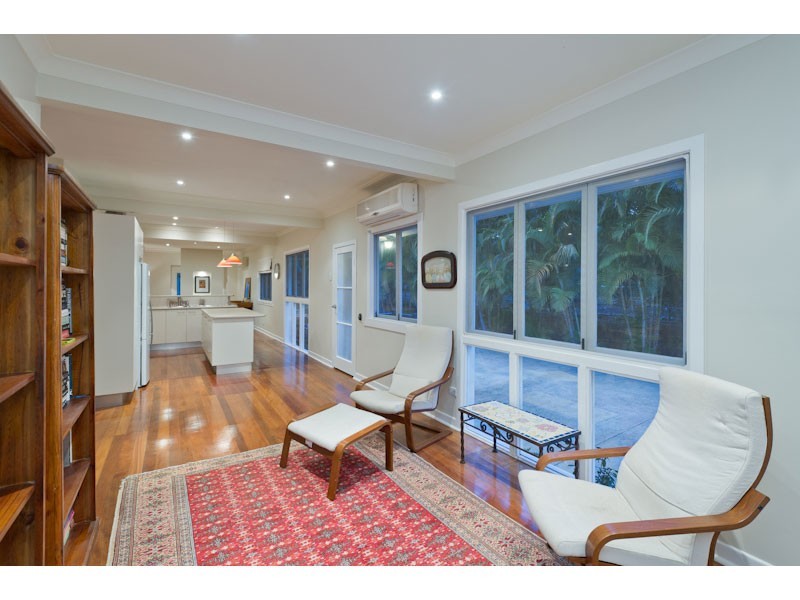 6 Handel Street, Indooroopilly QLD 4068