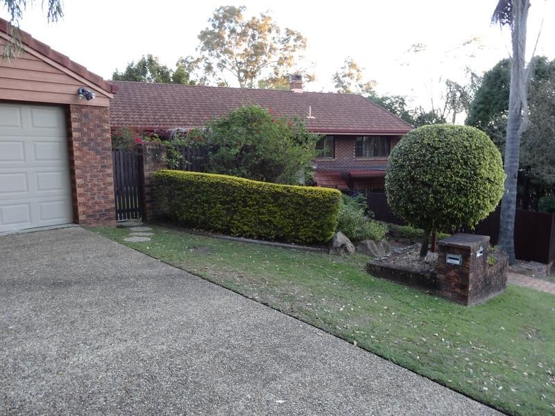 4 St Andrews Place, Indooroopilly QLD 4068