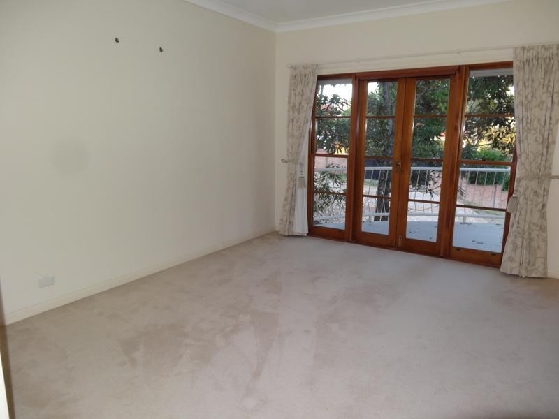 4 St Andrews Place, Indooroopilly QLD 4068