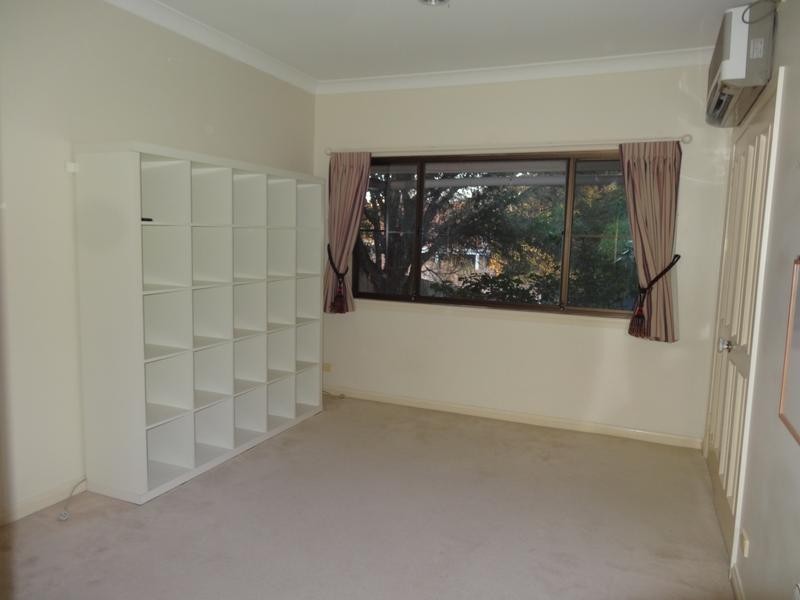 4 St Andrews Place, Indooroopilly QLD 4068