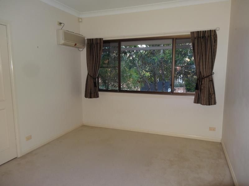 4 St Andrews Place, Indooroopilly QLD 4068