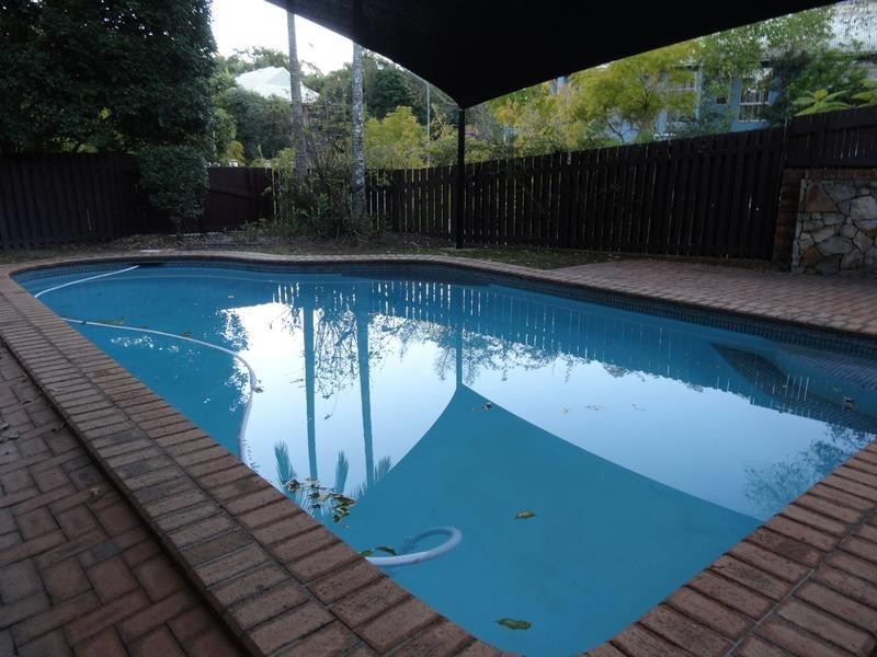 4 St Andrews Place, Indooroopilly QLD 4068