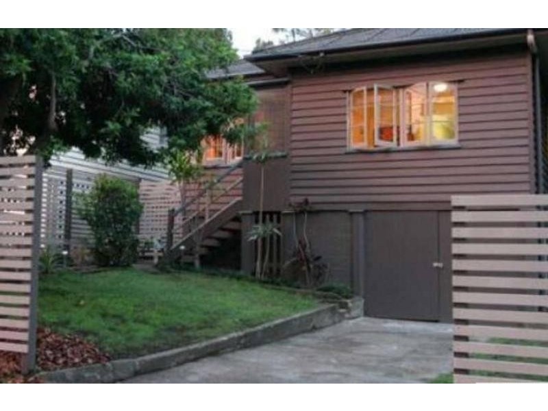 10 Newcross Street, Indooroopilly QLD 4068