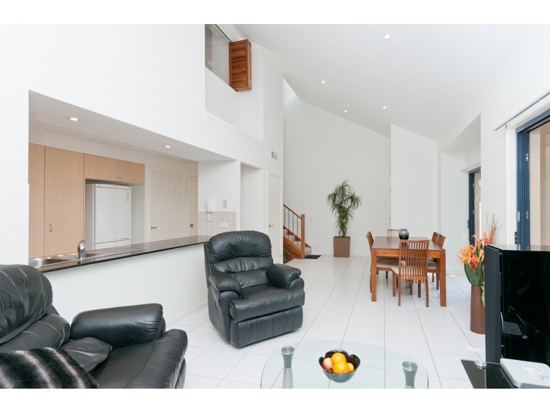 1/12 Burton Street, Indooroopilly QLD 4068
