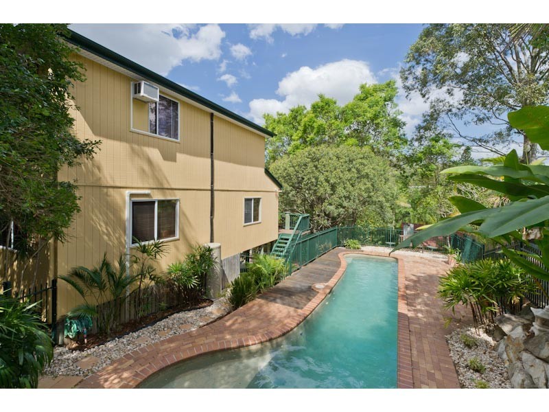 62 Jerrang Street, Indooroopilly QLD 4068