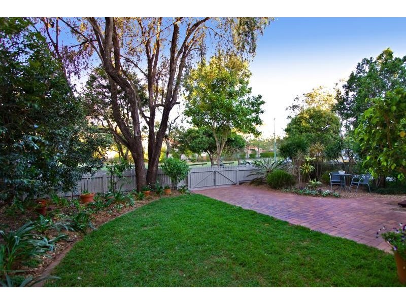 29 Essex Road, Indooroopilly QLD 4068