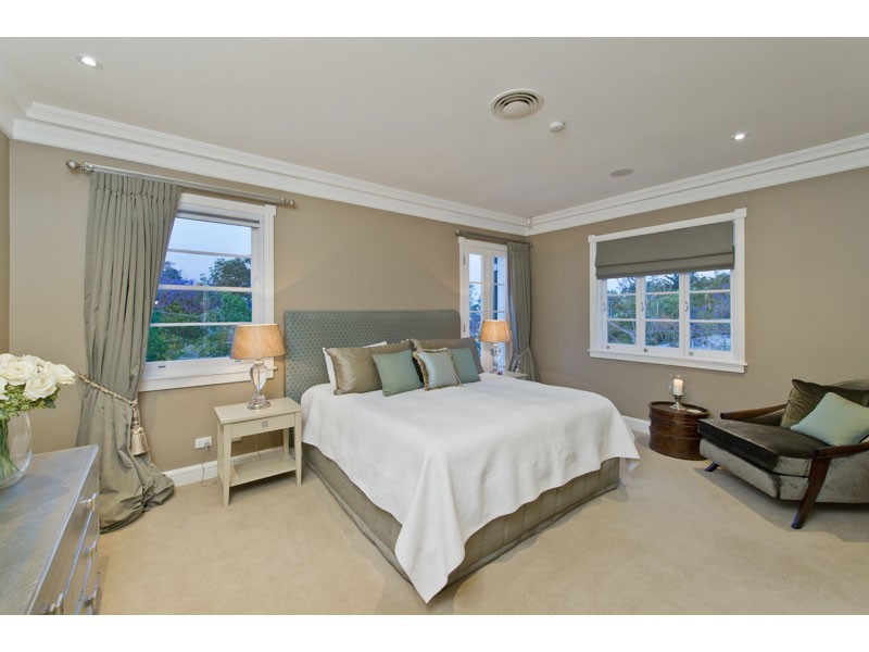 59 Neulans Road, Indooroopilly QLD 4068