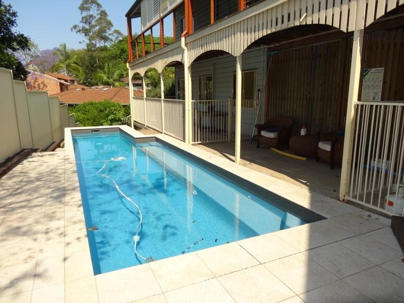 10 Burbong Street, Chapel Hill QLD 4069