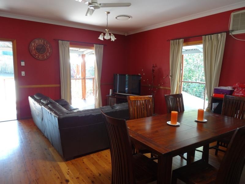 10 Burbong Street, Chapel Hill QLD 4069