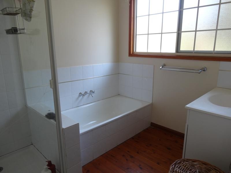 10 Burbong Street, Chapel Hill QLD 4069