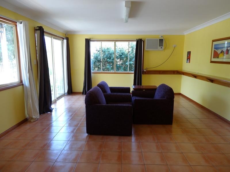 10 Burbong Street, Chapel Hill QLD 4069