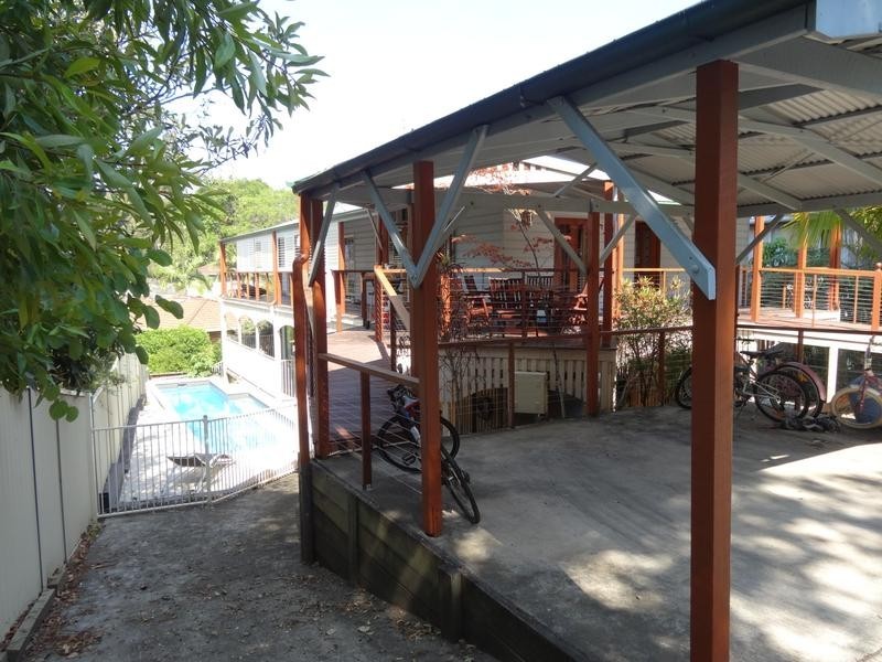 10 Burbong Street, Chapel Hill QLD 4069