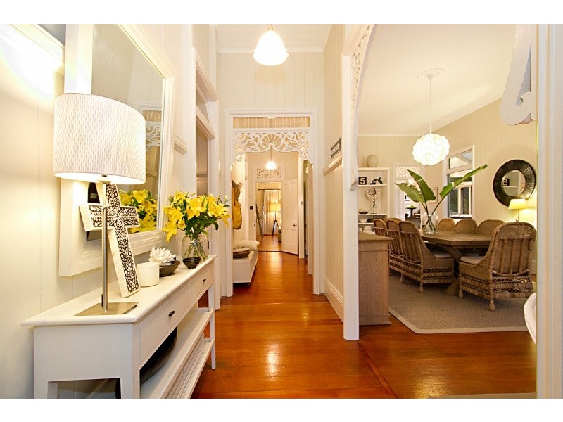 8 Handel Street, Indooroopilly QLD 4068