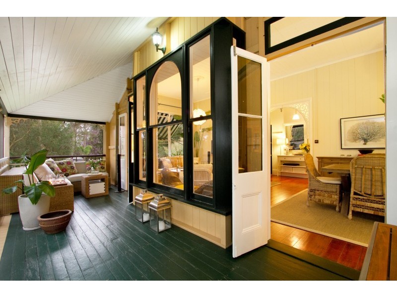 8 Handel Street, Indooroopilly QLD 4068