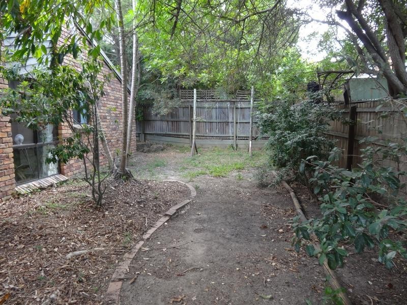 10 Valleybrook Street, Kenmore Hills QLD 4069