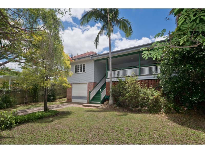 9 Disraeli Street, Indooroopilly QLD 4068