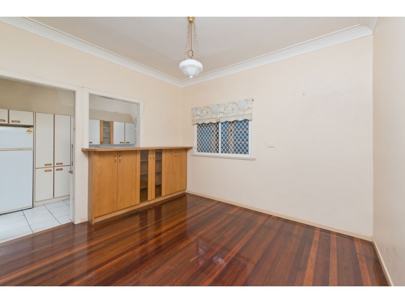 9 Disraeli Street, Indooroopilly QLD 4068