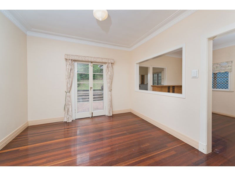 9 Disraeli Street, Indooroopilly QLD 4068