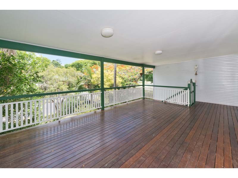 9 Disraeli Street, Indooroopilly QLD 4068