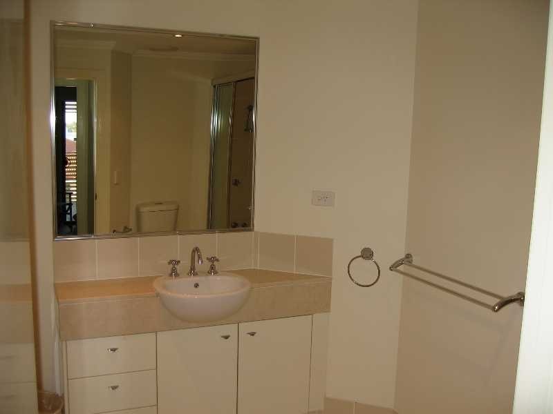 24/11 Grosvenor Road, Indooroopilly QLD 4068