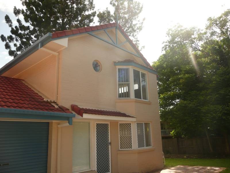 4/126 Clarence Road, Indooroopilly QLD 4068