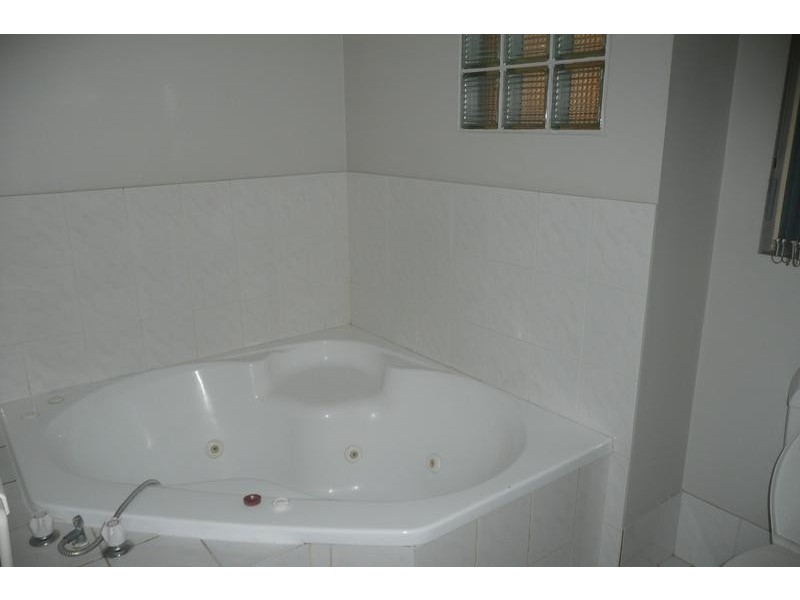 2/72 Waverley Road, Taringa QLD 4068