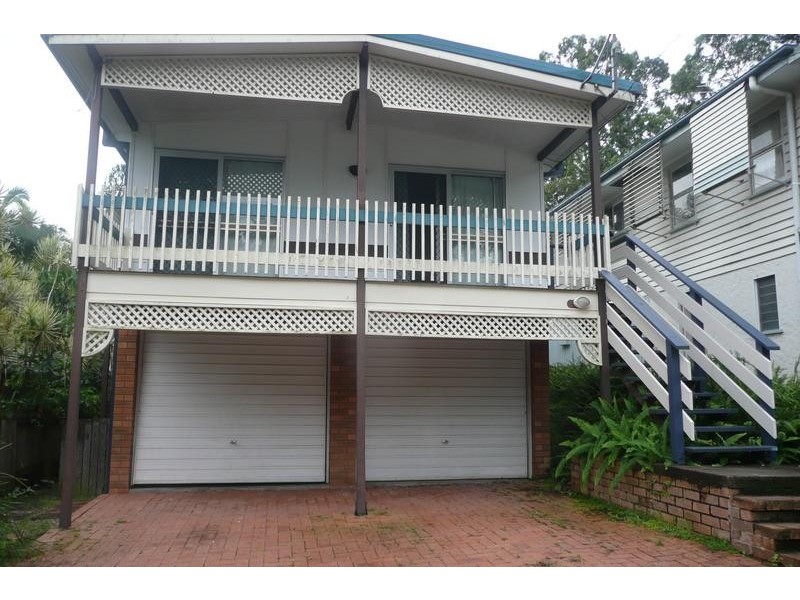 17 Noreen Street, Chapel Hill QLD 4069