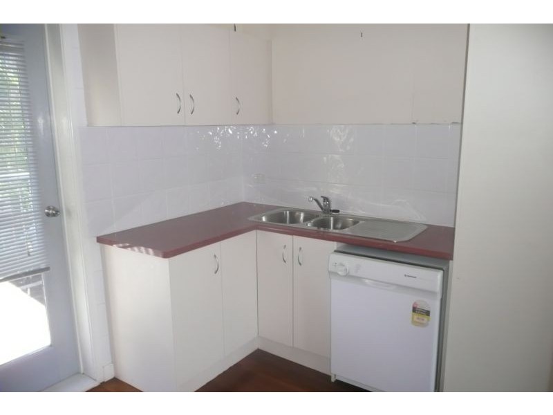 2/109 Central Avenue, Indooroopilly QLD 4068